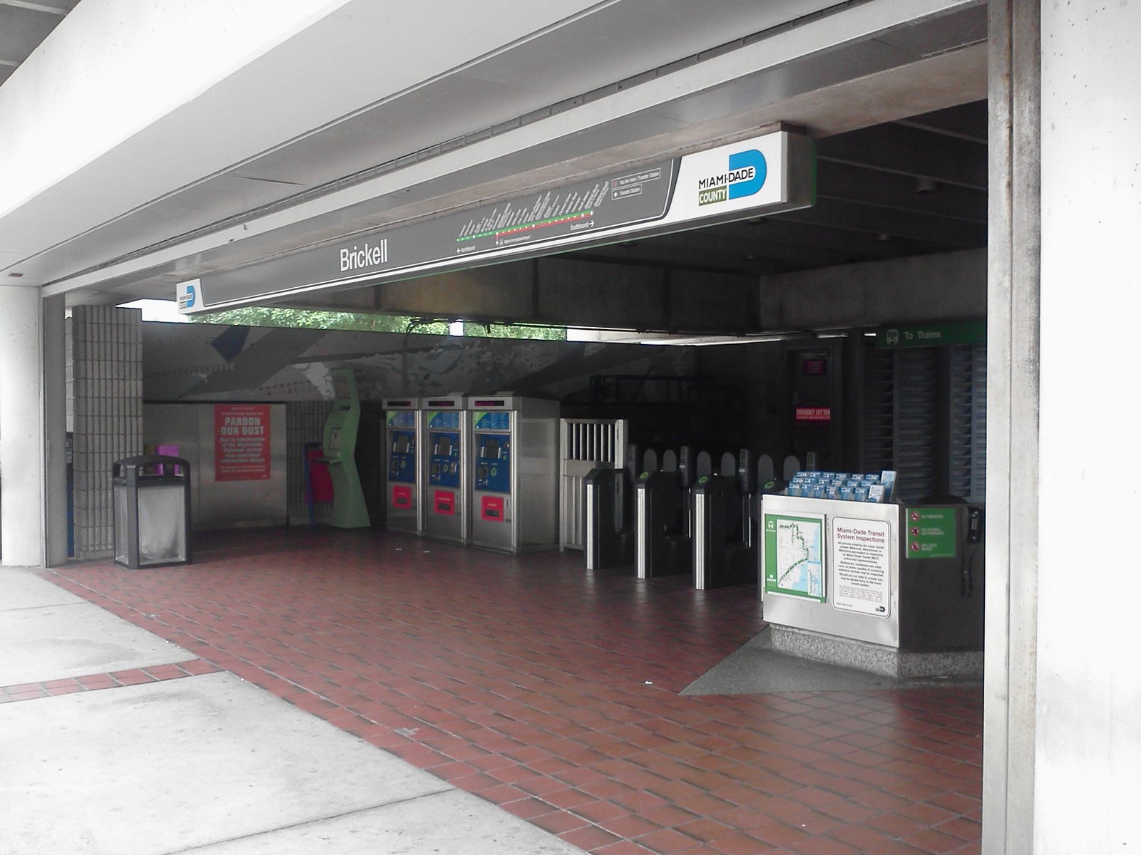 Miami Metrorail ticket machines and fare gates at Brickell station